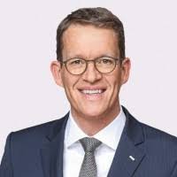 Roger Graf's Instagram, Twitter & Facebook