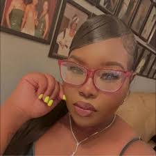 Kela Anderson's Instagram, Twitter & Facebook