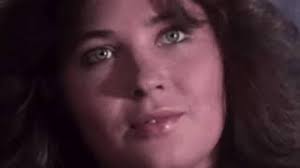 Rimasto orfano del padre oreste, un chimico nato a pozzuoli che perì durante la prima guerra mondiale sul monte san gabriele poco dopo la sua nascita. Vino Tinto Brano Inedito Tema Di Marisol Ennio Morricone Youtube