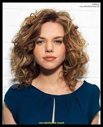 Trends Am Beliebtesten Dauerwelle Grosse Locken Lange Haare Kosten Schone Frisuren Beau Medium Hair Styles Medium Curly Hair Styles Round Face Curly Hair