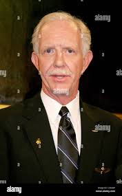 Pilot Chesley B. Sullenberger of US Airways Flight 1549 and his crew are  presented with the key to the city at City Hall New Stock Photo