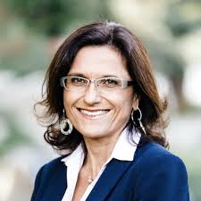 Elizabeth Croft's Instagram, Twitter & Facebook