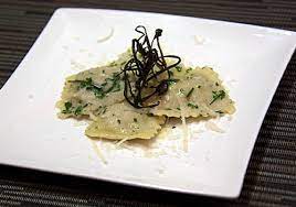 Per preparare i ravioli alle melanzane iniziate preparando il ripieno. Ravioli Alle Melanzane E Speck Ricette Culinarie Tastoeffeuno It
