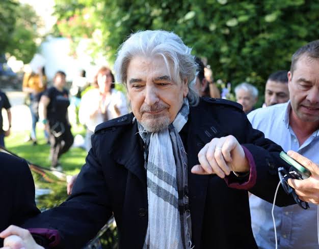 Mon ami, mon maître est un hommage à Marcel Gobineau, un homme qui compta  plus que tout dans la vie de Serge Lama. C'est à l'âge de 12 ans que Serge  Lama
