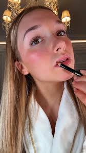 Tiểu thư Harper gây tranh cãi vì ăn mặc gợi cảm ở tuổi 13, hình ảnh được  Victoria thương mại hoá, David Beckham âm thầm bất mãn?