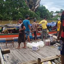 Klotok jamaah haul ke 15 / polsek kapuas timur siapkan tempat istirahat jamaah haul. Facebook