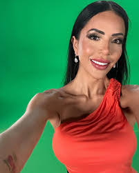 Jasmine Pineda's Instagram, Twitter & Facebook