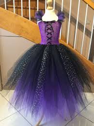 Déguisement princesse paillettes roses fille cod.226109. Les Sorcieres Aussi S Invitent A Noel Il Pleut Alors La Photo Est Prise A L Interieur Http Www Anniversa Robe Princesse Idees Vestimentaires Costume