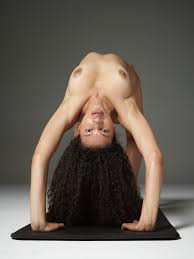 泰蒂裸体瑜伽21 - Hegre **大胸女孩**