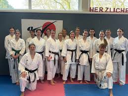 Alix Flake hat eine tolle Prüfung zum 8. Kyu absolviert