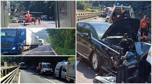 Isu sibiu intervine, duminică, cu două echipaje smurd, dintre care unul cu medic, un echipaj de descarcerare şi automacaraua la limita dintre judeţele sibiu şi vâlcea, în zona lazaret, la un accident rutier produs între patru maşini. Msxpyxvw96ytmm