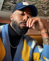 Days became months since we last spoke; hope your weekend was a vibe tho…  ✌🏽💛