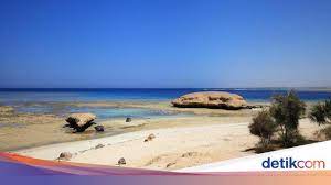 Nabi musa pun memukul laut merah dengan tongkatnya. Kisah Nabi Musa Membelah Laut Hingga Tenggelamnya Firaun Di Laut Merah