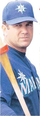 EDGAR LO PENSÓ DOS VECES PARA FIRMAR