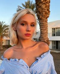 Anna Folmer's Instagram, Twitter & Facebook