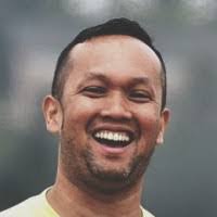 Diep Thach's Instagram, Twitter & Facebook