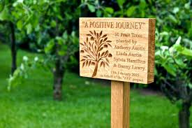The memorial rose garden contains over 1200 hybrid t roses and provides a peaceful and colourful setting to remember. Engraved Tree Memorial Plaques Makemesomethingspecial Com