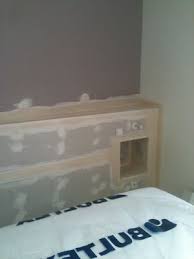 Pour Pouvoir Rattrape Un Faux Equerrage Sur Le Mur Ou Va Ce Positionne Le Lit J Ai Du Cree Une Te Tete De Lit Placo Idee Deco Tete De Lit Tete
