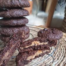 Cookies Au Chocolat Fourres Au Beurre De Cacahuetes Ou A La Puree D Amandes Et Noisettes Au Sirop D Erable Beurre De Cacahuetes Cookies Chocolat Puree D Amande