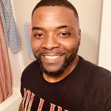 R. Kelly gave a rare podcast interview in which he serenaded the audience  by singing two snippets of his songs. FULL STORY 👉  https://www.tmz.com/2025/03/07/r-kelly-sings-music-podcast/