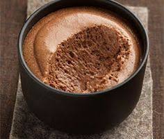 Une Mousse Au Chocolat Rapide Et Tres Facile A Faire Pour Votre Bonheu Mousse Au Chocolat Facile Et Rapide Recette Mousse Au Chocolat Mousse Au Chocolat Facile