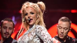 January 1, 2018 britney spears give the first televised music performance of 2018 on january 8, 2018 britney spears announces new sunset fantasy fragrance view the. Freebritney Zasho V Sash Protestirat Pred Beliya Dom Zaradi Britni Spirs Webcafe Bg