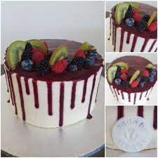 Pin Von Jecanpa Instagram Made By Alessi Geburtstagstorte Im Sommer Cremetorte Mit Fruchtspiegel Drip Creme Fur Torten Geburtstagstorte Fruchte