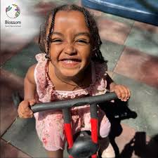 Sunshine, smiles, and so much fun! ☀️😄 • #ethiopia #addisababa  #weareblossomearlyearschool #eastafrica #mekanisa