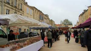 Fontenay Le Comte Sur Le Marche Derniers Achats Avant Le Repas De Noel La Roche Sur Yon Maville Com