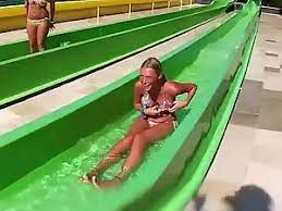 Accidental nudity on the water slide - Voyeur Videos