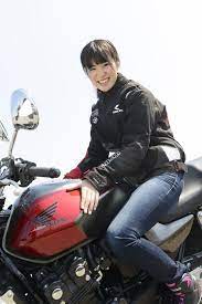画像 基本的に 放っておくとニーグリップの話ばかり続ける梅ちゃん 梅本まどか ホンダ 女性ライダー