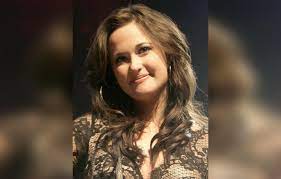 It's the night before christmas and musgraves has misplaced her tree topper. Kacey Musgraves Plastic Surgery Transformation Exposed