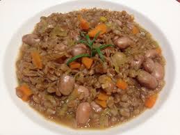 Una zuppa saporita deve cuocere molto e. Zuppa Di Farro E Fagioli Bioeleat