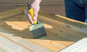 Holz zu streichen ist eine typische arbeit für heimwerker. Holz Streichen Selbst De