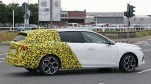 Pierwsze oficjalne informacje na temat szóstej generacji opla astry pojawiły się w lipcu 2019 roku. Surprise Opel Astra Sports Tourer With Camouflaged Rear End Redhatbeauty