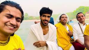 पूज्य कुवेर सुवेदी गुरुज्यूको साथमा देवघाटको आनन्द ।