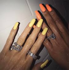 Kylie jenner nails are the most trendy and fashionable nail paint for nail art freaks. Kylie Jenner Acrylic Nails New Expression Nails