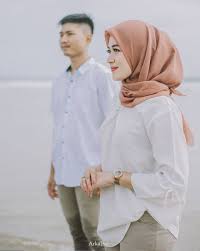 Entdecke rezepte, einrichtungsideen, stilinterpretationen und andere ideen zum ausprobieren. 16 Model Blus Putih Untuk Pre Wedding Kasual Klasik Minimalis Demi Hasil Foto Yang Elegan