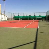 3 kapalı ve 3 açık tenis kortu, futbol ve basketbol sahaları, genç ve güler yüzlü hocaları. Efe Kincal Tennis Academy