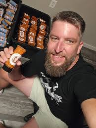 Lindsay Hambly's Instagram, Twitter & Facebook