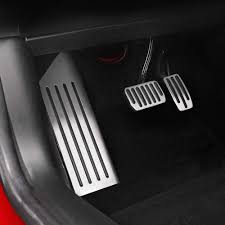 En france et en europe, les premières livraisons clients de la en termes d'habitabilité, la tesla model 3 offre suffisamment d'espace pour accueillir 5 passagers adultes. Tesla Model 3 Fussablage Aus Edelstahl Fussraum Im Model 3 Aufwerten