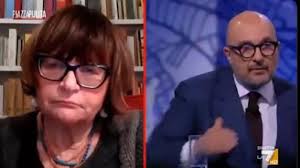 Carlo e Camilla con il mantello rosso alla Cattedrale di St Paul