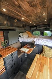 Décider d'aménager un fourgon, ça peut paraitre compliqué. 1001 Exemples Comment Amenager Un Fourgon De Maniere Inspirante Petit Fourgon Amenage Amenagement Camionette Fourgon Amenage