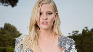 While some see space between the teeth as an imperfection, others see it as a major asset. How Lara Stone Brightens Her Eyes With Makeup Stylecaster