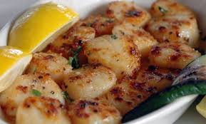 Les Petoncles Grillees De Maman Sont Tout Simplement Parfaits Broiled Scallops Recipe Healthy Snacks Recipes Scallop Recipes