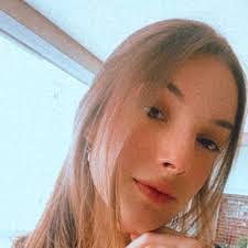 Beatriz Wetzel's Instagram, Twitter & Facebook