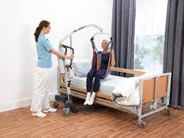 Forschen sie inspiration für transfer bett rollstuhl? Ein Sicherer Transfer Braucht Mehr Was Ein Patientenlifter Alles Konnen Muss Invacare