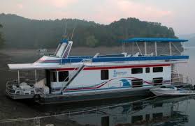 The 75 foot bigfoot houseboat is a great way for a larger group to vacation on dale hollow lake without being crammed together. Hendricks Creek Resort Burkesville Ky Resort Reviews Resortsandlodges Com