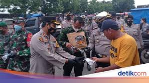 Lewat aplikasi ini pengguna bisa membuka rekening. Forkopimda Magetan Sebar Masker Jelang Ppkm Madiun Raya
