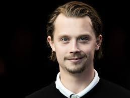 Jonathan dahlén just wants to get away from the media guy so he can hug his sister after his timrå ik advanced to the shl. Forst Elias Och Nu Aven Hans Kompis Idrottens Affarer